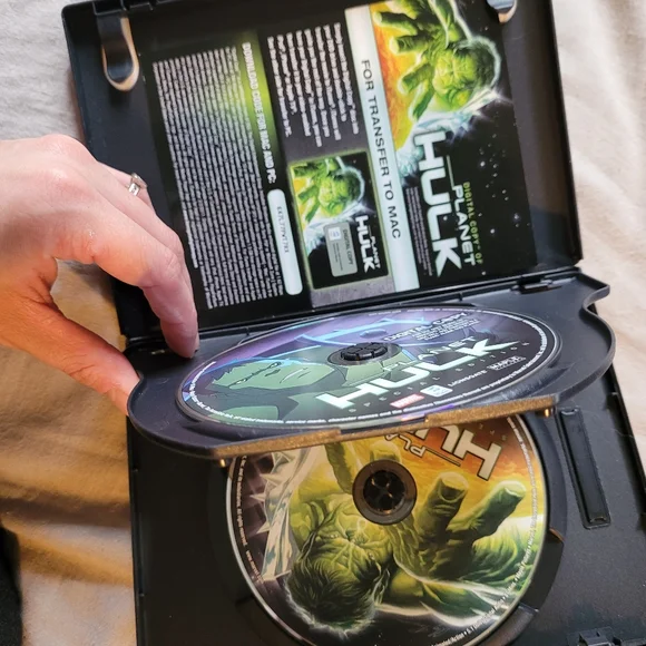 ⭐️Hulk Planet 2 Disc Set⭐️ - Picture 3 of 4